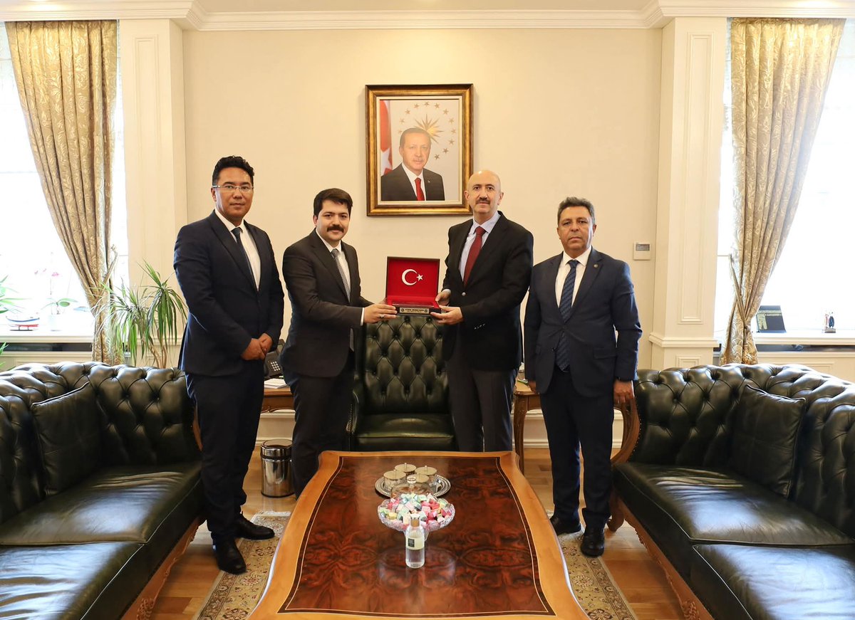 TarkanBANKUR's tweet photo. İÇİŞLERİ BAKAN YARDIMCIMIZA ZİYARET

     Genel Başkan Yardımcımız Özkan Ulupınar ve Ankara 7 Nolu Şube Başkanımız Oğuzhan Erbay ile birlikte İçişleri Bakan Yardımcımız  Dr. Mehmet Cangir’i ziyaret ettik.

    Sayın Bakanımıza nazik kabulleri ve misafirperverlikleri için teşekkür ederiz.
@mehmetcangirtr 
@TC_icisleri