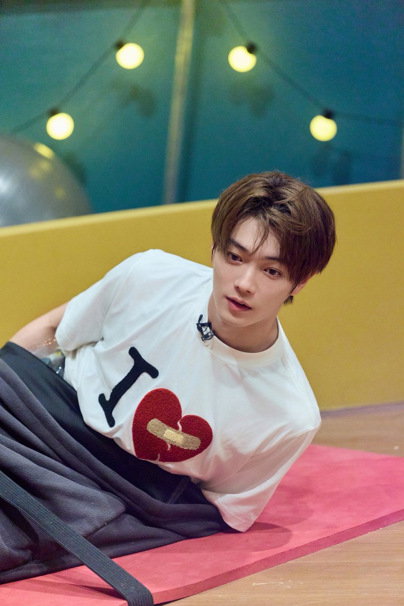 suaomaom's tweet photo. เป็นหมูเดกในชุดนอน #สวีข่าย #xukai #GreatEscape https://t.co/PoL1cQHi14