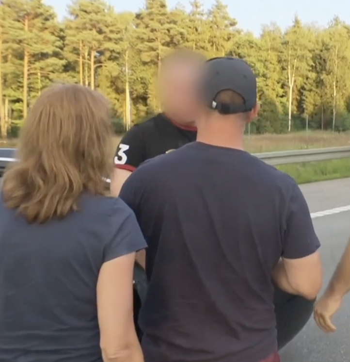 _zboral's tweet photo. Kierowca miał 2,7 promila obywatelsko ujęty na A1.
Od razu został zwolniony do domu... decyzją prokurator z Lublińca.
Z moich info wynika, że była to prokurator Stella Gallas. To ta sama, która po wypadku Darii w Rzeszowie  odmówiła wszczęcia postępowania ws. policjantów... https://t.co/RHYd0ixXSA