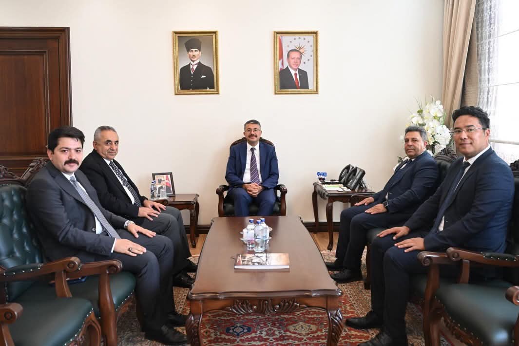 TarkanBANKUR's tweet photo. 📌 İÇİŞLERİ BAKAN YARDIMCIMIZA ZİYARET

📌 Genel Başkanımız Türkeş Güney, Genel Başkan Yardımcılarımız Özkan Ulupınar ve Tarkan Ömer Bankur, Ankara 7 Nolu Şube Başkanımız Oğuzhan Erbay ile birlikte İçişleri Bakan Yardımcımız Vali  Ali Çelik’i ziyaret ettiler.

📌 Sayın Bakanımıza nazik kabulleri ve misafirperverlikleri için teşekkür ederiz.
@valialicelik 
@TC_icisleri