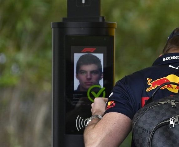 max1eft tweet picture
