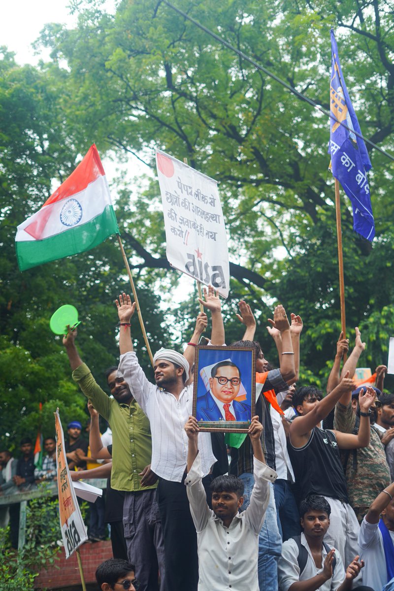 ShadabNama's tweet photo. Moments before police intervention during the Cockroach Janta Party (CJP) protest.20-07-2026
.
.
#cockroachjantaparty #protest #cjpprotest #jantarmantar #delhiprotest https://t.co/ZkXfsxR8qg
