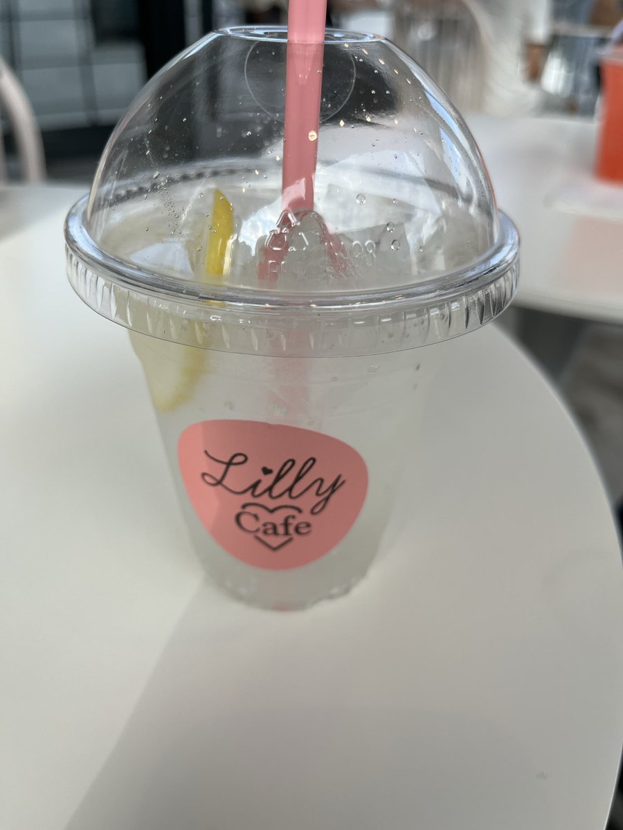 HOsshi_3583's tweet photo. 三軒茶屋から裏原宿？
こちらも新しくできたお店でコーヒー専門店
だけどパン🥐にソフトクリームもあります
このお店からもう一人の方と合流✨
その後表参道でレモン🍋スカッシュ3人で飲み
時間を忘れておしゃべりしてたら6時になり
急いで帰宅😅
楽しい一日でした✨ https://t.co/4jaCe1VnI4
