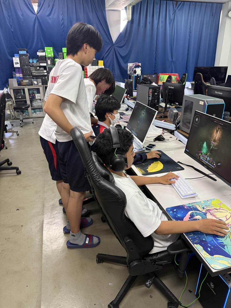 hachimanesports's tweet photo. 校内合宿でアーケロンを取り組んでみます。みんな覚えるの早そうで、流石です！
攻略的な思考が早く、組み合わせを考えたり、スキルセットみたいなのを考えています👍👍
@ArkheronJP https://t.co/azNTTl2qk0