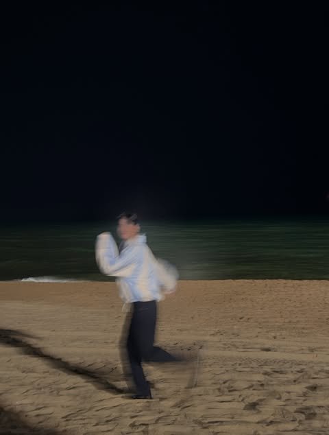 Phs1116Japan's tweet photo. ヒョンシクさんIGより

海岸での撮影ですか？
走った？ハイテンションシク💕

#パクヒョンシク
#Parkhyungsik
#박형식 https://t.co/EaMDaqwRDJ