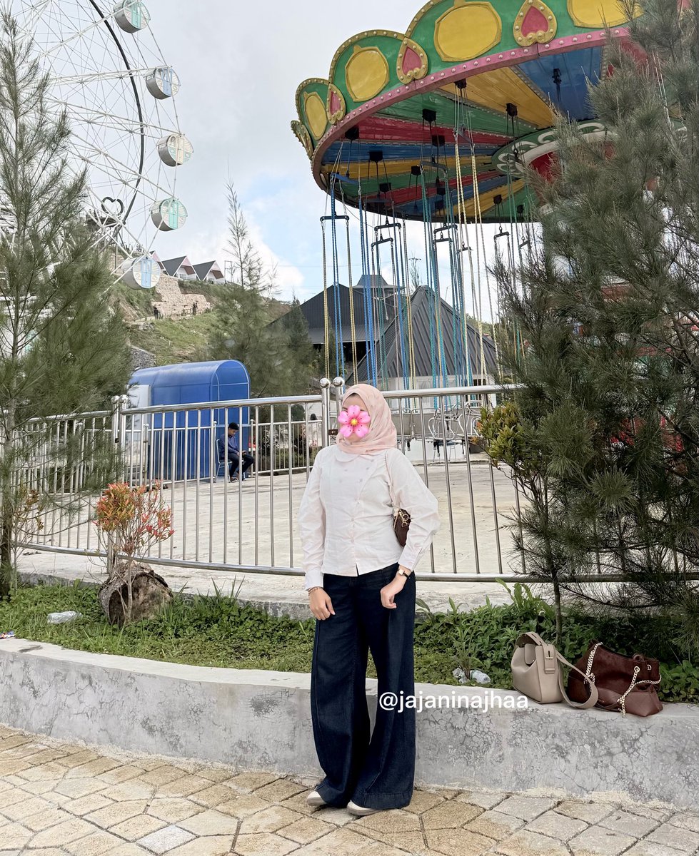 binpetitegirl's tweet photo. PETITE GIRL MERAPATT!!!

salah satu best buy aku tahun ini, kulot denim yg buat kaki keliatan jenjang dengan tb 155cm🥹🫶🏻 https://t.co/QqgnvVDPm8