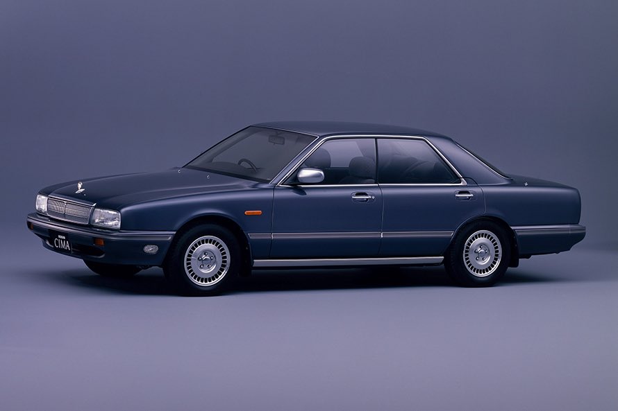 tama0617's tweet photo. #生まれた年に新発売された車種を1つ挙げろ 
日産シーマ
調べてみたら、バブルの代名詞みたいな車でした（笑） https://t.co/iszSBEI1Ei