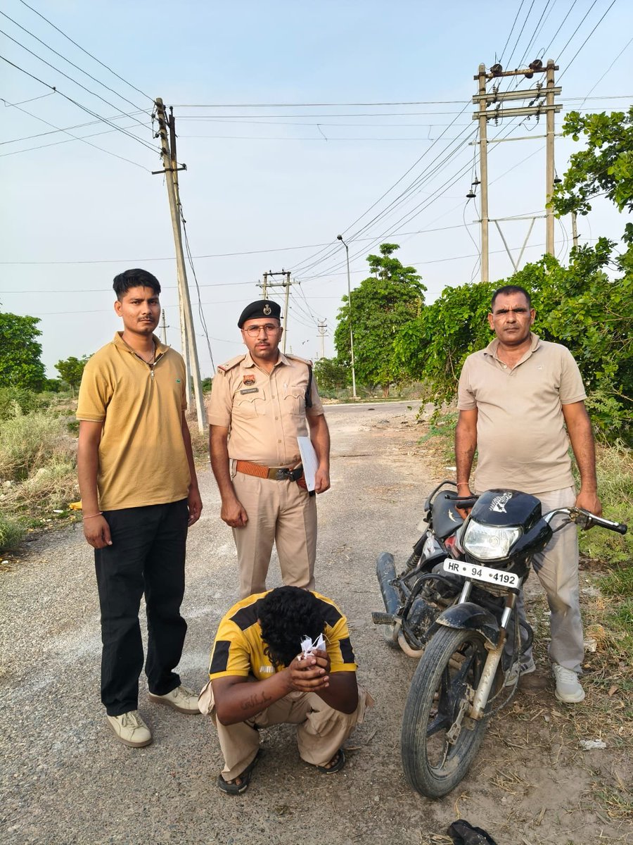 Dabwali_Police's tweet photo. नशे के नेक्सस पर डबवाली पुलिस का बड़ा प्रहार
24 घंटे में 07 नशा तस्कर गिरफ्तार, 14 ग्राम हेरोइन बरामद, डोडा पोस्त व ट्रामाडोल/प्रेगाबलिन तस्करी मामलों के मुख्य सप्लायर भी गिरफ्तार।
डबवाली पुलिस का संदेश: नशे के कारोबारियों को किसी भी कीमत पर बख्शा नहीं जाएगा।
#DabwaliPolice https://t.co/yKdmVSo19v