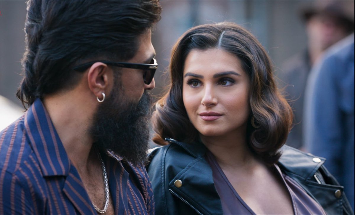 FlickPali's tweet photo. Gorgeous looks of Tara Sutaria...!!

#MadhoshSong  #Toxic #TaraSutaria https://t.co/tGibpLcPha