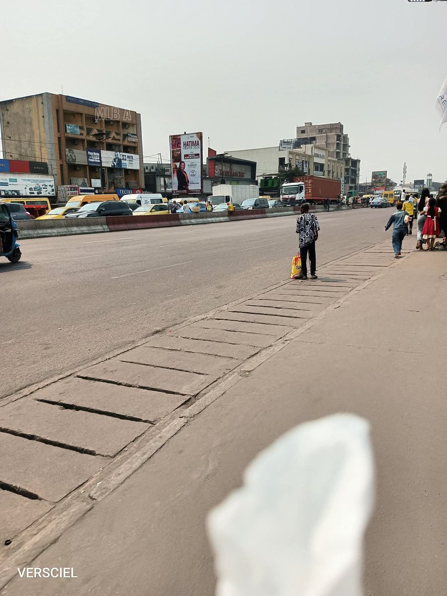OlivierDomyBey1's tweet photo. La volonté, la discipline et le suivi Kinshasa ezo ngenga 
Caniveau eza poubelle te ndeko ❌ 
Bwaka bosoto na poubelle ndeko 🚮✅ 

#RDC #kinshasa #viral https://t.co/hAThcPDNiP