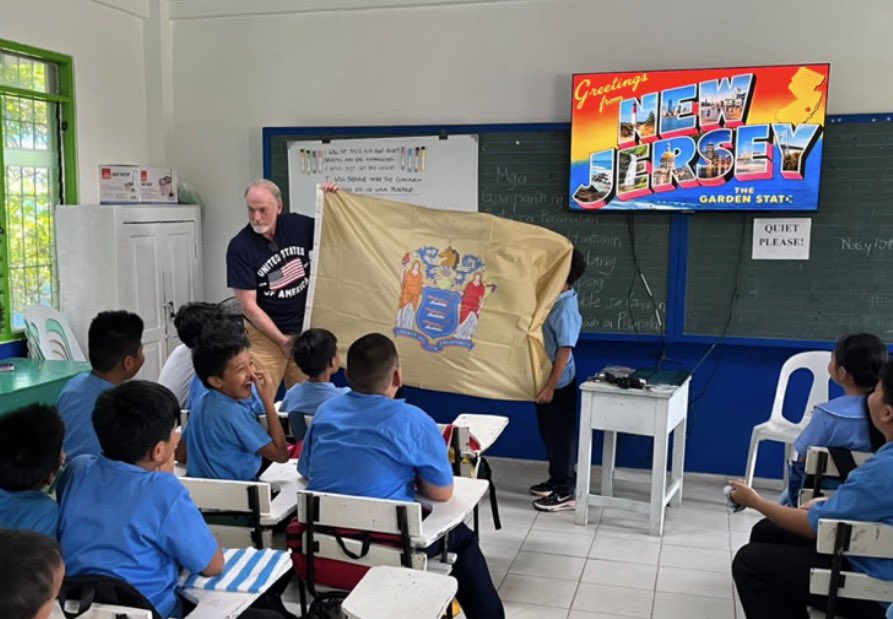 MichaelJDunlea's tweet photo. Just finished presenting all about me &amp; NJ, USA to Filipino 6th gr S’s. Gave out salt water taffy, Monopoly Game, baseball &amp; NJ flag! My fav was handing out S art from my 2nd gr S’s.

#FulbrightTGC #Fulbright #GlobalEducation #TeacherLeadership #Philippines #USDepartmentOfState https://t.co/dFZ5zGbFnu
