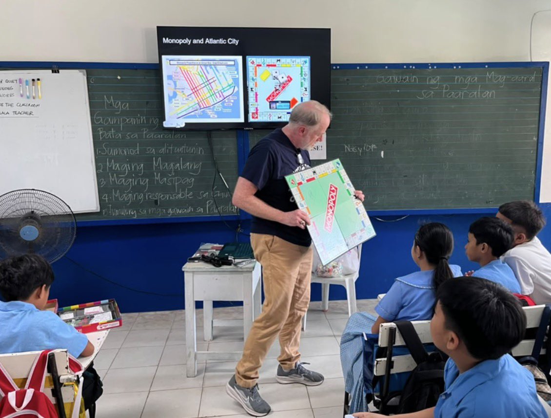MichaelJDunlea's tweet photo. Just finished presenting all about me &amp; NJ, USA to Filipino 6th gr S’s. Gave out salt water taffy, Monopoly Game, baseball &amp; NJ flag! My fav was handing out S art from my 2nd gr S’s.

#FulbrightTGC #Fulbright #GlobalEducation #TeacherLeadership #Philippines #USDepartmentOfState https://t.co/dFZ5zGbFnu