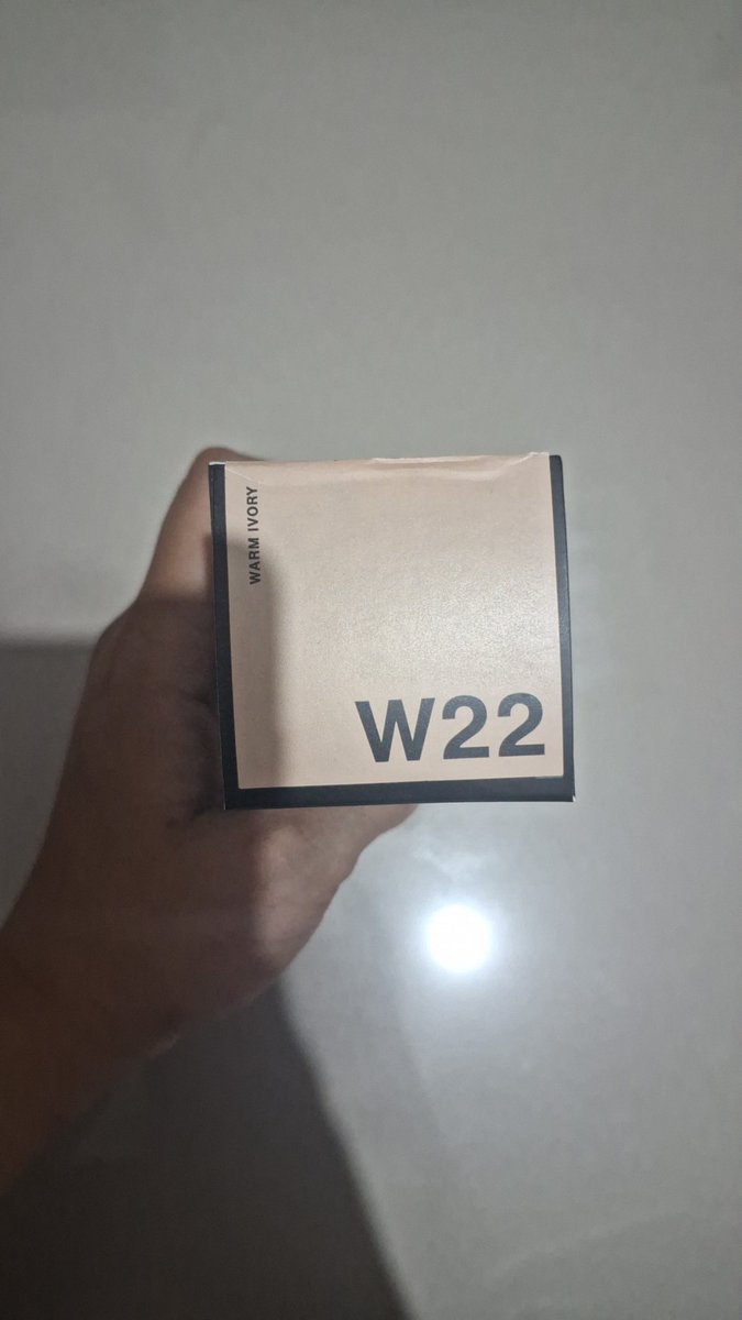 wtrmloonjuice's tweet photo. WTS MAKEUP FOUNDATION MAKEOVER 

- Shade w22, masih segel 
- harga 190k nett 
- dom bogor 

Pengiriman manual, dijual karena salah beli shade 🥲

#wts #makeup #foundation #foundi #makeover https://t.co/QD1eYnjTM1