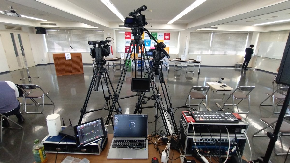 Project_NoSSS's tweet photo. 本日の現場
〜市長選挙の公開討論会〜
のライブ配信！

#ライブ配信 
#公開討論会 https://t.co/zWZ9dUczOV