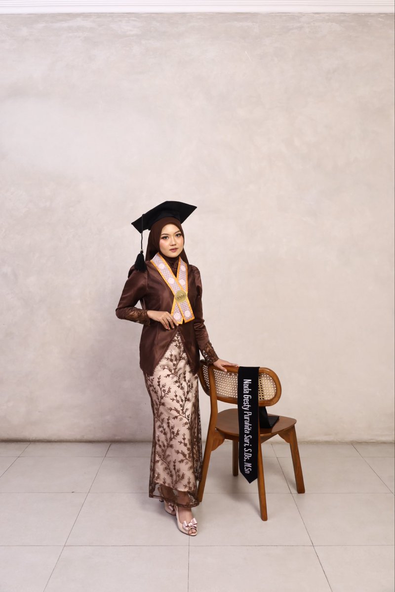 lookenara's tweet photo. @unicefess Kak aku nyewain baju kebaya ku🥰 https://t.co/f5LaoUL7DZ