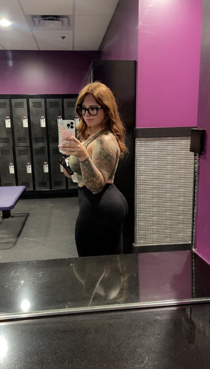 Mogulstylist's tweet photo. Zoned out #inmyzone #gym #motivation #zonedout #glasses https://t.co/3KXqoEY6Iy