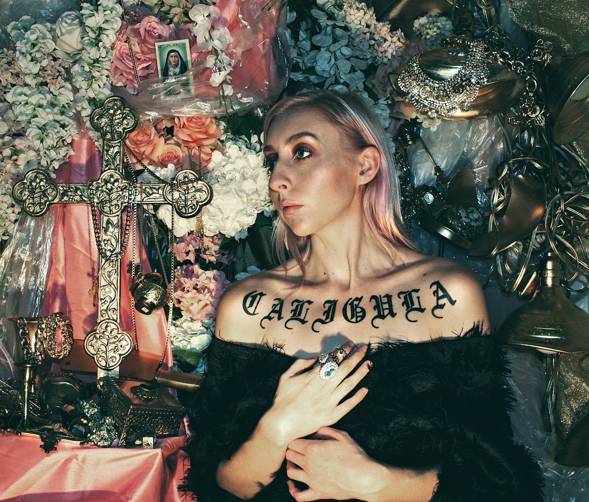 thejunebugfreak's tweet photo. Happy 7th anniversary to Lingua Ignota's album ‘CALIGULA’. A harrowing masterpiece that deals with trauma, emotional catharsis, and retribution. Lingua's brilliant use of death industrial &amp; neoclassical darkwave combined with her intense operstic vocals is astonishing. https://t.co/kbGA5lsID5