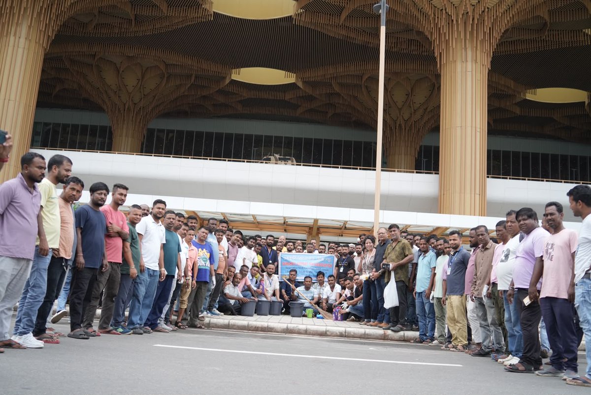 NewsStar69313's tweet photo. Guwahati Airport Taxi Association Conducts Cleanliness Drive At Terminal 2 Arrival Pickup Zone.
#Guwahati #Airport #Taxi #Association #Conducts #Cleanliness #Drive #Terminal2 #Arrival #Pickup #Zone #Guwahati #Assam
https://t.co/YtFQK6fqU4 https://t.co/azgUYijDEx