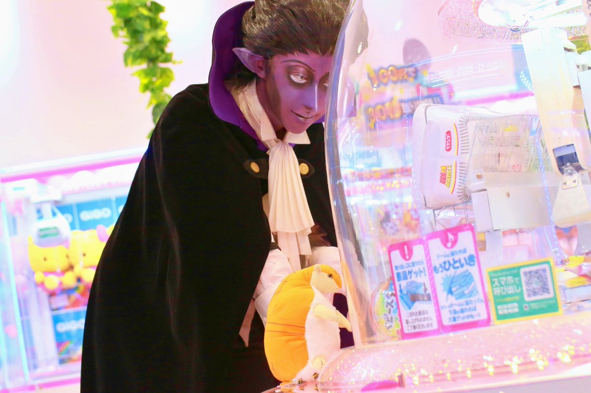 yuu3tmbmk's tweet photo. #コスチャinイオンモール高松 
#コスプレ 

お菓子を取りたいジョン
子どもの乗り物に乗ってツーショ
わたあめに歓喜のジョン

全部可愛いかったです
さすがﾇ- 😇

吸血.鬼すぐ.死ぬ　　ド..ラルク

お写真@hideyu87 https://t.co/I6cmVZ1wYj