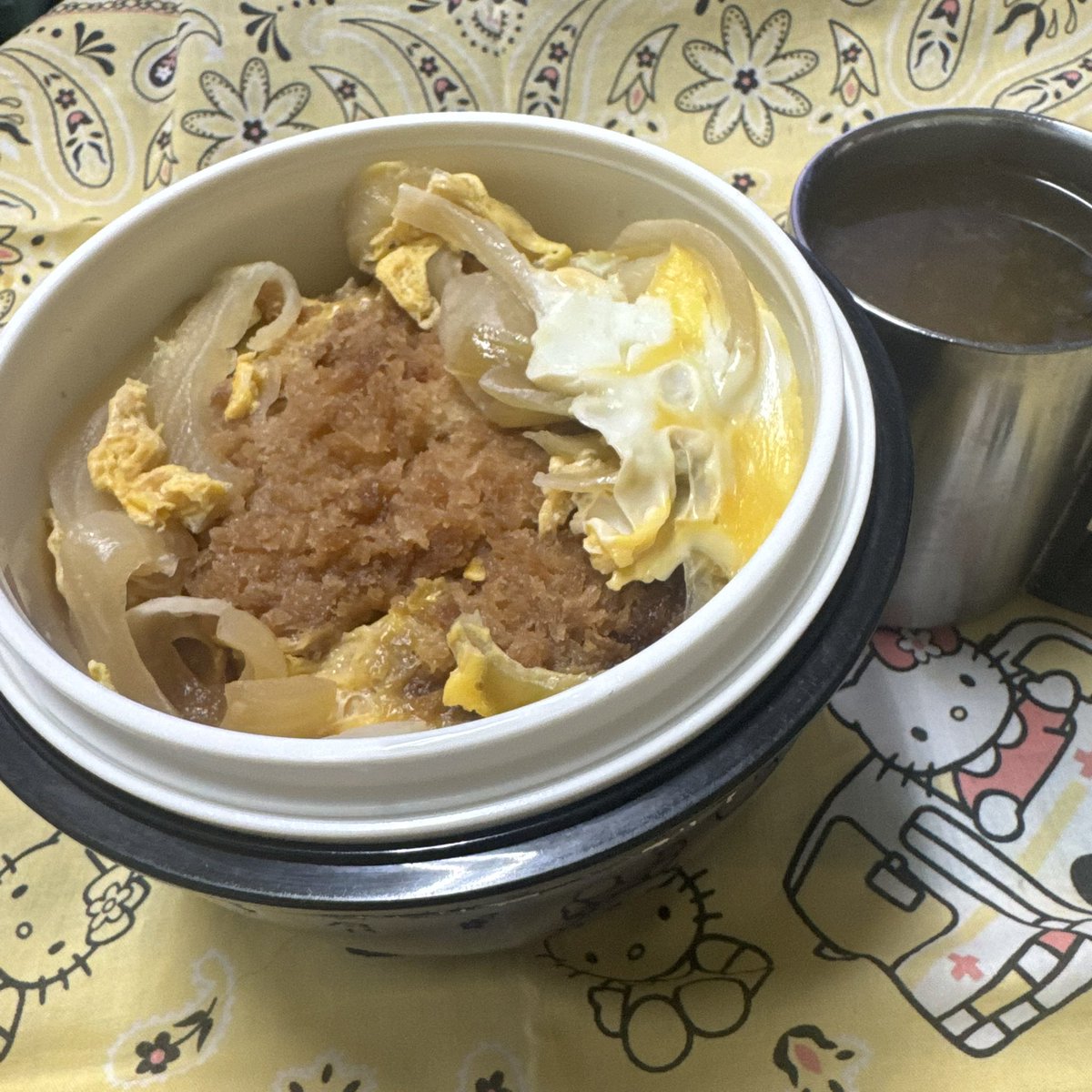 WO3riders's tweet photo. 火曜日定例カツ丼弁当おじさん😎
カツ丼パワーで暑さを乗り切る！！ https://t.co/KWIRx6FncS