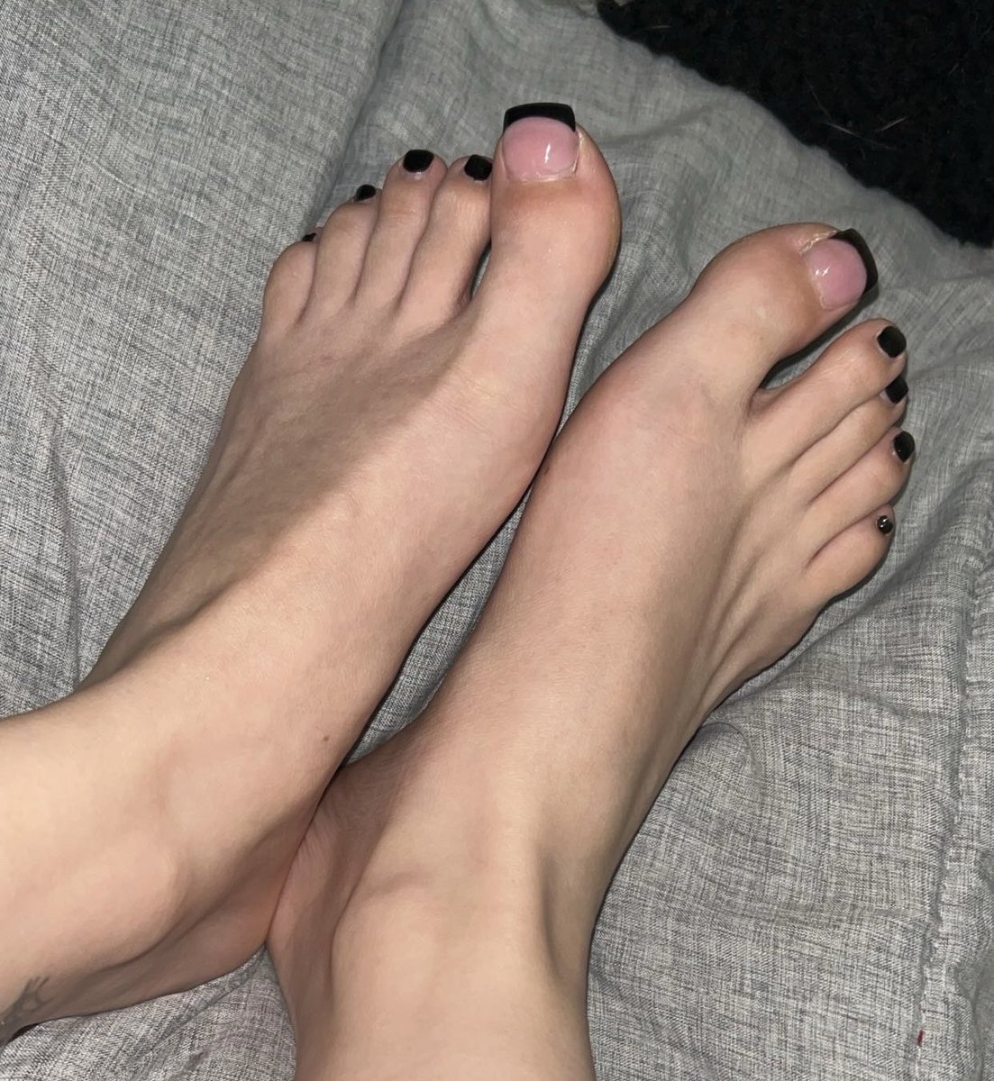 AltMetalMommy's tweet photo. here’s some toes for your timeline https://t.co/PexOFycmWY