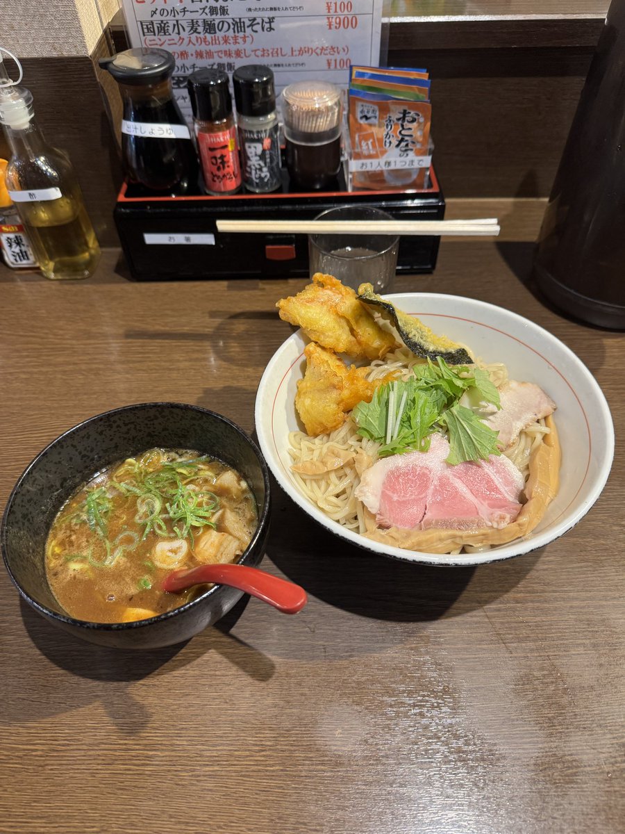 promarshy's tweet photo. #中華そばひのき屋　
076『鶏天入り和風カレーつけ麺』
　今月の限定でもあり「カレー」と聞いて食べておかない訳にはいきません。笑
「鶏天」がサクサクでカレーとの相性は言うまでも無しですね。一気にペロリと大満足でした。
今日も美味しくご馳走さまでした♪ https://t.co/n30LUyGQWt