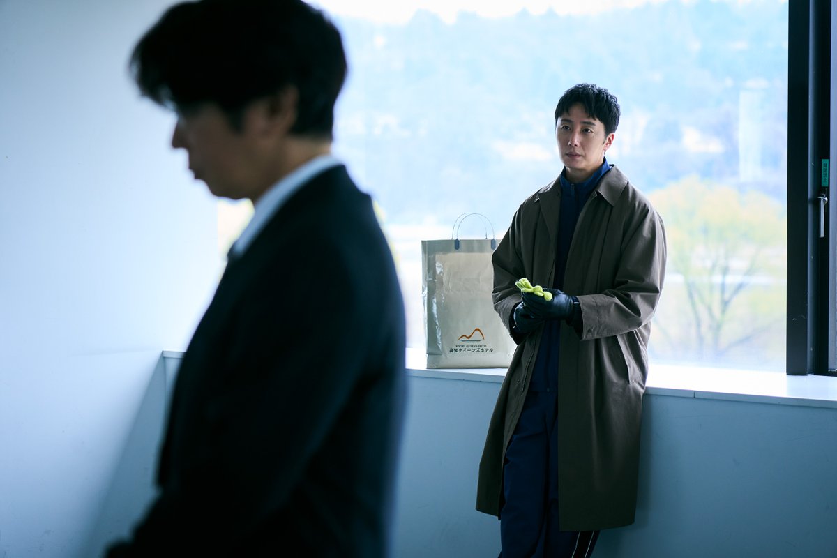 Kkorepo's tweet photo. Prime Originalドラマ『#犯罪者』 無差別殺傷事件で結ばれた刑事(高橋一生)・記者(斎藤工)・生存者(水上恒司)が迫る巨大な闇！第4話〜第5話予告映像＆場面写真解禁！ 内野聖陽、#チョン・イル、佐野玲於らの姿も
#ドラマ犯罪者 #犯罪者は誰だ
🔗https://t.co/BMnHWV6KGl https://t.co/ORiPaZ6qib