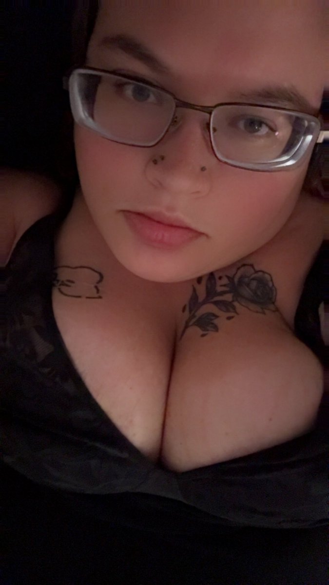nadiahasfun1's tweet photo. What are you gonna see me desperate like this in your bed? 🤔 😘 https://t.co/ojzSUjJdbF