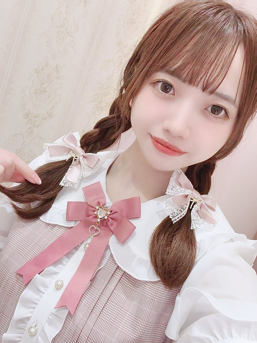 gaya_amavel's tweet photo. ❤︎おすすめ❤︎

ビジューとラッフル袖が可愛いワンピ🎀

🏷️ハートチェック切り替えワンピース
¥12,650 ▶︎ ¥9,955 (SALE)

🏷️リボンチャーム付レースダブルリボンクリップ
¥3,630 

𝓘𝓷𝓼𝓽𝓪𝓰𝓻𝓪𝓶🐾
https://t.co/7NevDujkZF

#Amavel #アマベル  #池べる https://t.co/k3fVCXRZ7i