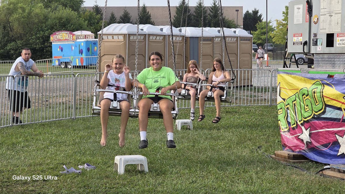 jwstaton1978's tweet photo. Yearly trip to the Johnson County fair for 2026 is in the books. Food, Rides and a sugar coma from The Mix Cookie Company with the cinnamon rolls on a stick 😜 #MakennaGenevie #AddisonElise #EmmaKatherine https://t.co/Ak49h7QdIr