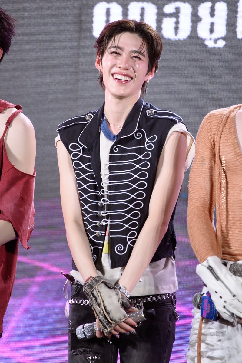 wawaawaaa_'s tweet photo. @ppkritt [ #WAWAPHOTO with PP ] ครั้งที่ 126

ได้มีโอกาสดู พีพี เดบิ้วท์บอยแบนด้วย ! ถึงแม้ว่าจะเป็นงานแรกและงานเดียวของน้องpurple ก็เถอะ 55555 

ดีใจที่ได้เห็นลุคใหม่ๆของ พีพี นะ 🤍🤟🏻

PP KRIT GELBOYS2 PRESS CON
#GELBOYS2_PRESSCON
#PPKritt https://t.co/fVTGpxBq3c