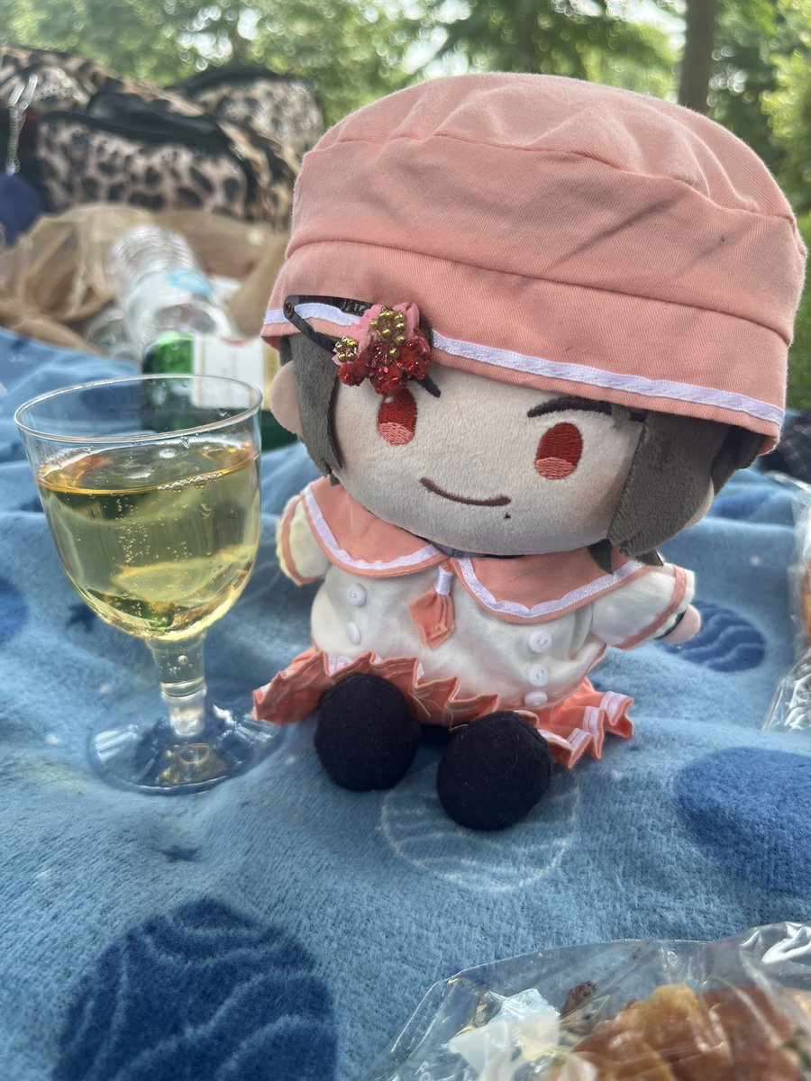 tsu_zilla's tweet photo. Picnic https://t.co/d6sXtyssy0