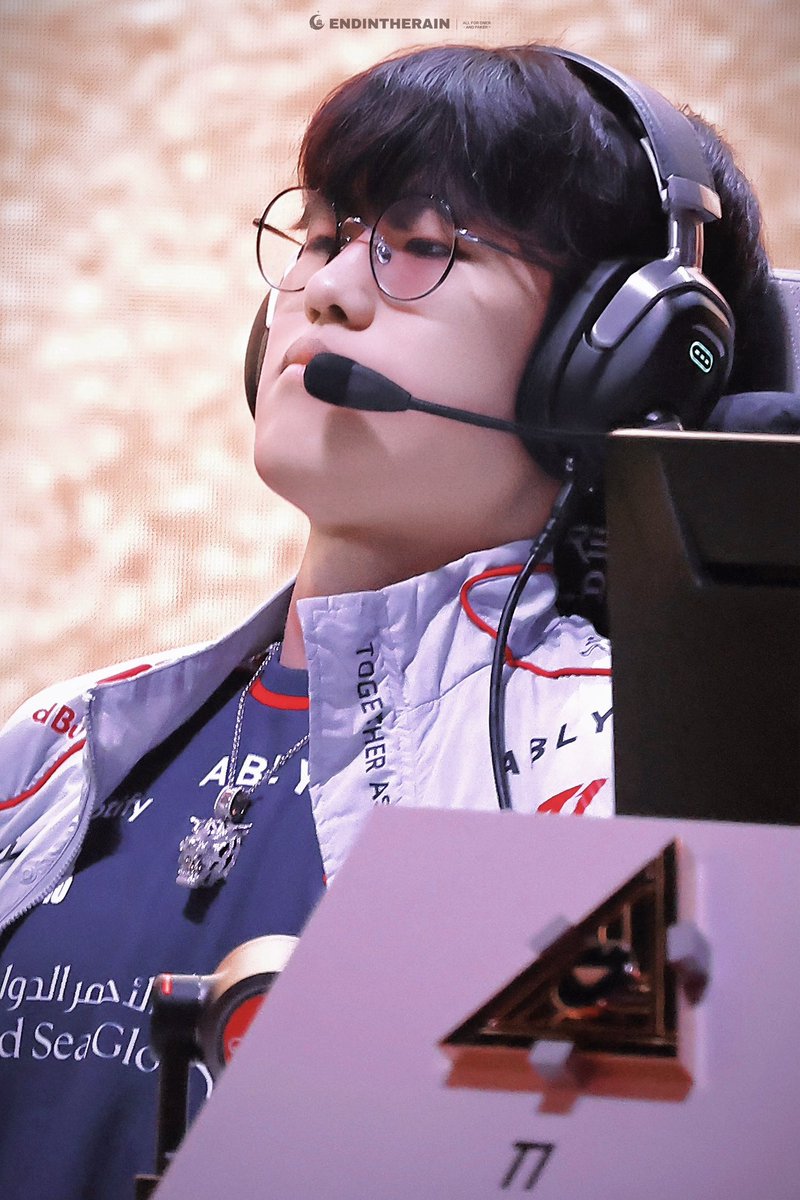 ivy_Xv09's tweet photo. 📸2026 EWC

🐯🫧
🍀🫳🏻

 #Oner #오너 #T1WIN https://t.co/8IPfMdmPIL