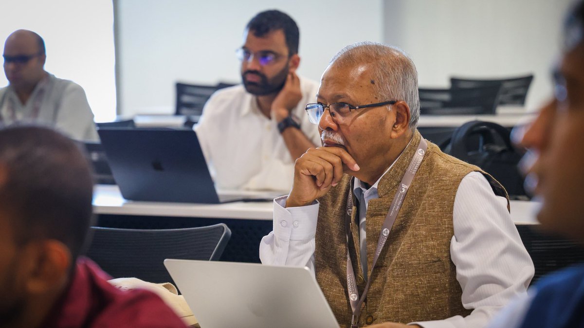 ChanakyaUni's tweet photo. The National Workshop on India-centric Research Design &amp; Methodology in International Relations concluded successfully with the Valedictory Address by Amb. Ashok K. Kantha. The workshop brought together eminent scholars and researchers, fostering meaningful discussions. https://t.co/vD4KOT2OYA