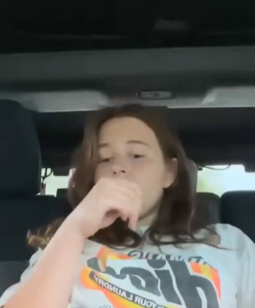 molly tweet media