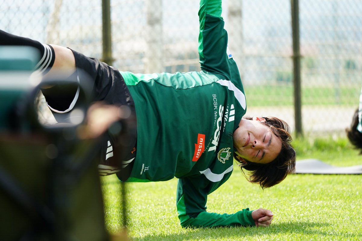 午前中は体幹とラントレーニングで身体を追い込む💪 全身から汗が