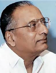 SadaaShree's tweet photo. B Nagi Reddy and Chakrapani.

The founders of Chandamama, the producers of some of the most iconic Telugu, Tamil  movies regarded as classics to date.

Aluru Venkata Subba Rao, aka Chakrapani, born near Tenali, a polyglot fluent in English, Telugu, Sanskrit, Hindi , Tamil and Bengali. 

He learnt Bengali when he was recovering from an attack of TB at the Madanapalle Sanatorium, from a fellow patient. And he translated many Bengali novels into Telugu, including Sarat's Devadas.

Bomireedy  Nagi Reddy, was from Kadapa dt, and his elder brother B.Narsimha Reddy was the director of classics like Malleswari, Bangaru Papa, Bhagya Rekha.