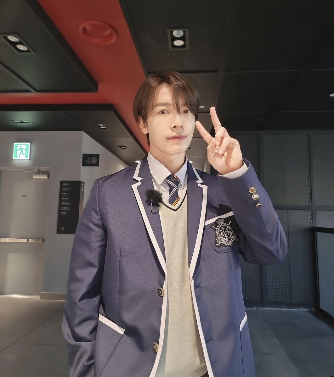 sjdl03's tweet photo. 이동해 교복 달란트 미쳣음.. 80살까지 입어주셈 https://t.co/ug5yLRDkEI