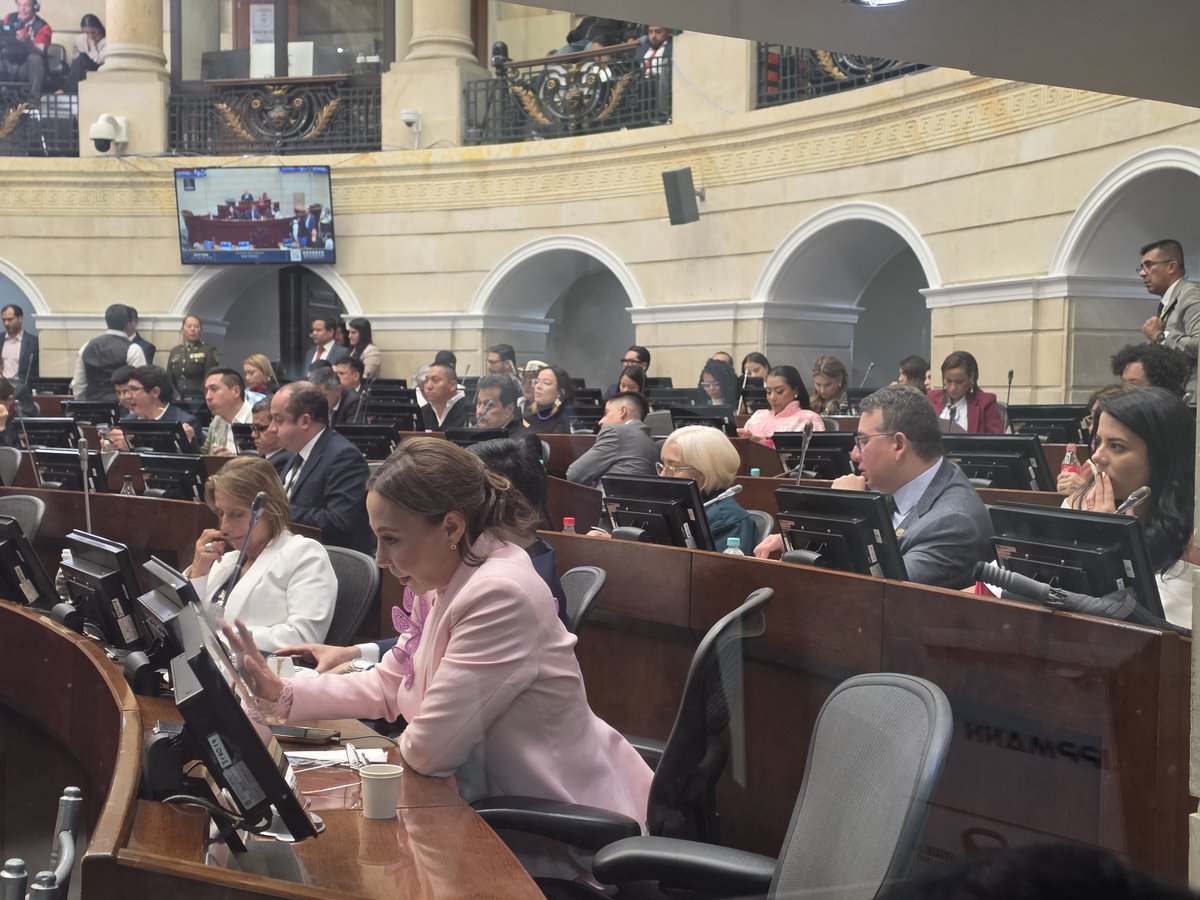 EduAguilarJa's tweet photo. #DeNoCreer 🚨El Pacto Histórico postuló al Senador Honorio Henríquez del Centro Democrático para la presidencia del Senado. https://t.co/qTpGwfxmk6