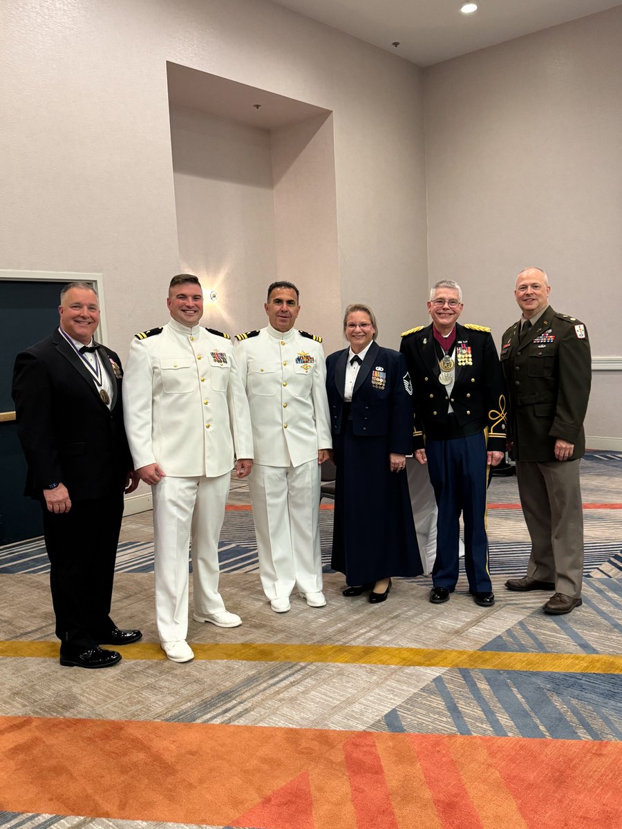 LCMSMAF's tweet photo. The #LCMSConvention always provides a good opportunity for fellowship for our military members and supporters in attendance. We held our banquet last night and we were thrilled to hear from newly retired LCMS Chaplain Gregory Todd, who served as Chief of Chaplain for the Navy. We appreciate all the enthusiastic support of our military!