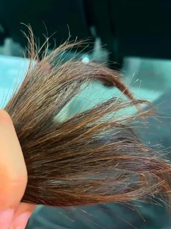 nadaeladela's tweet photo. HASIL NURUT SAMA WARGA ‼️
Rambut rusak jadi sehalus sutra krna ganti hairmask rekomendasi warga 🥹￼ https://t.co/pLMgWCdxW5