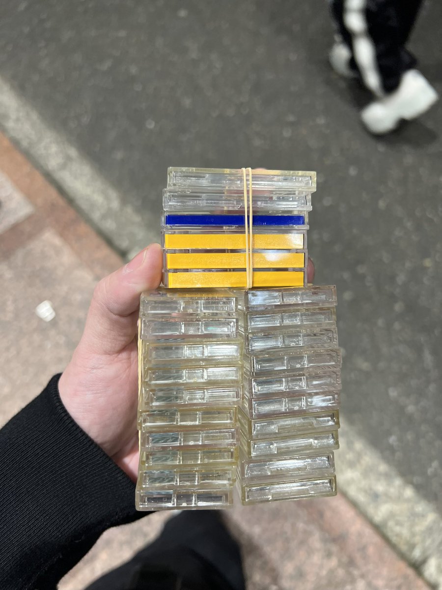 e5_399's tweet photo. 95年生まれの30歳オジサンです🙇

apex 👹 valo 🍠 tarkov 🥒(•Ӫ•)＆🏃‍♂️💨
一応頑張ってます🥹✨

ゲーム以外にパチスロ、刺青、hiphop、格闘技、スニーカー、服大好きです🙌

気の合いそうな方良かったらお友達になって下さい😭🙏

#友達募集
#ゲーム好きと繋がりたい 
#タルコフ募集 https://t.co/rwlEV77MUz