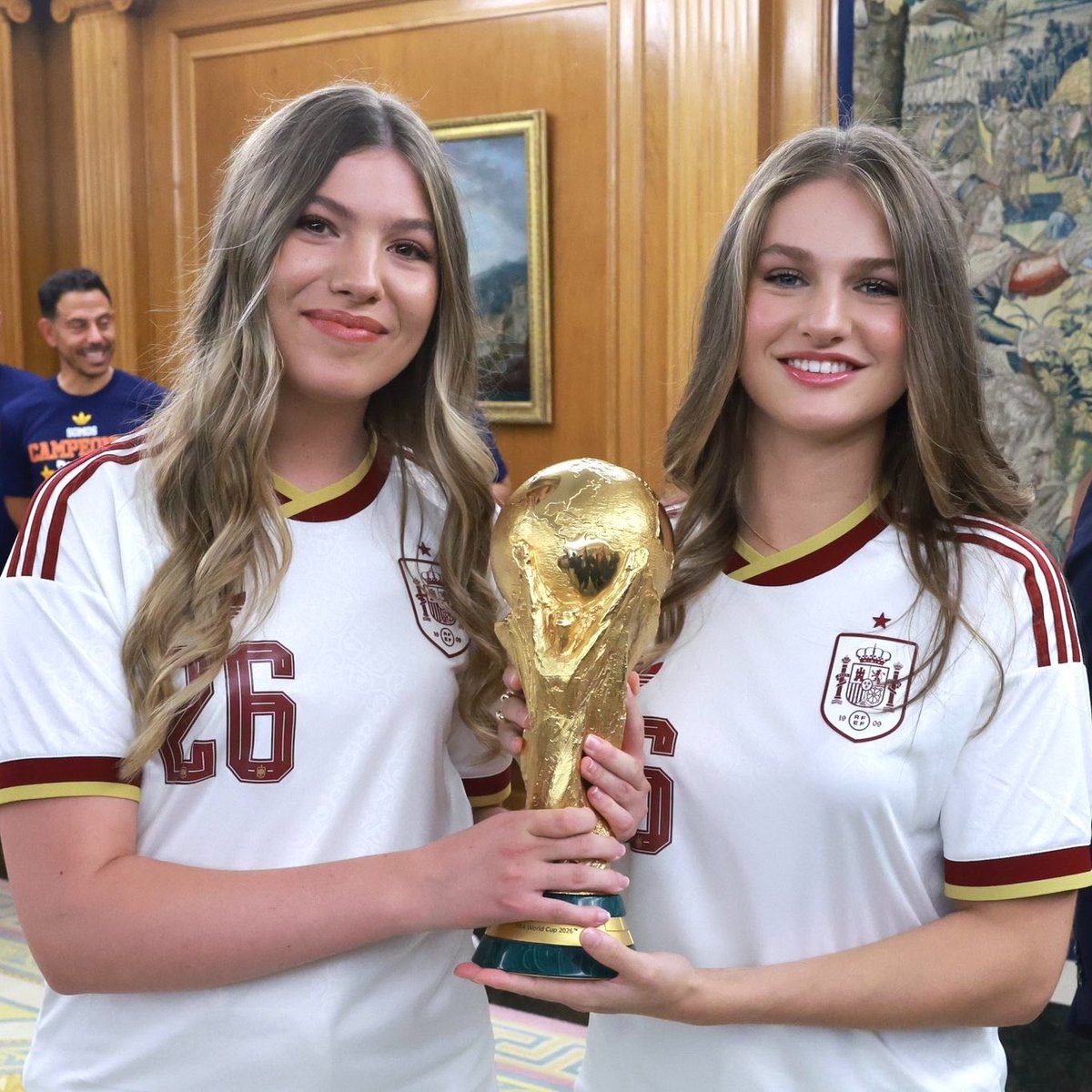 dhimasandhikapp's tweet photo. Princess Leonor &amp; Infanta Sofía with the World Cup trophies. 

2010:                                         2026: https://t.co/VKupelvM5k