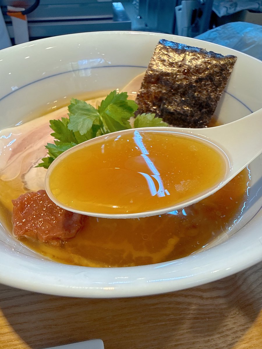 Tobinobu0502's tweet photo. 😋Ramen Masamasa（JR姫路駅南側）
🍥限定⭐️冷やしらぁ麺＋生🥚＋〆🍚
👀店主👦さんが冷やし向けに麺をブラッシュアップしたとの事😍ツルツル自家製麺🌾生姜🫚と梅で🌱サッパリ感(^-^)⤴️レアチャーシュー🥩TKG🥚🍚に冷やしスープ🍜投入🪂冷やし出汁茶漬け🍚バリウマ❗️あざぁーす(^_^)v
#RamenMasamasa https://t.co/SdhlOS6JB2