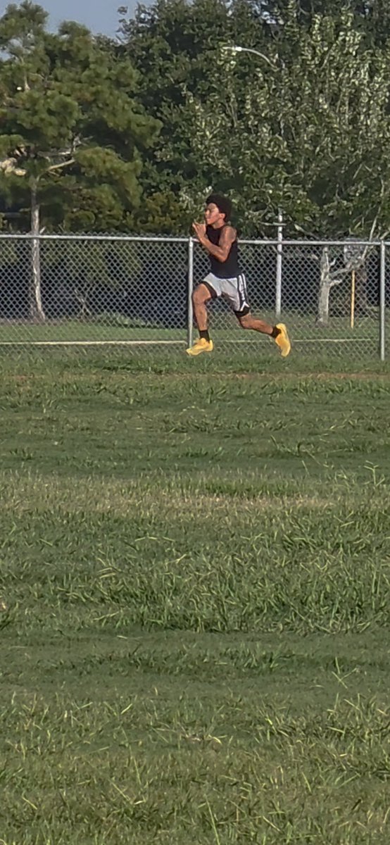 TheBrysonJames's tweet photo. Working on my start, chasing faster times, and stronger finishes.💨⚡️ https://t.co/tZZVqpSByQ