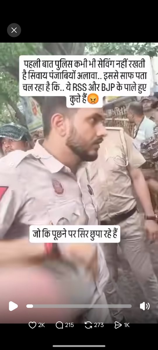 NareshGangawa's tweet photo. क्या दिल्ली पुलिस का इस्तर इतना गिर गया है की पुलिस के भैस मे गुंडों को बुला दिया वो बच्चों को भगाने ओर पीटने के लिए 

दिल्ली पुलिस शर्म करो शर्म करो 
कही उल्टा नही हो जाएं 
आपके लड़के लड़कियों भी है उनका भी देखें ओर सरकार बदल सकती है 
पुलिस वालों आप एक समय युवा ही थे https://t.co/xl1sQUbtxz
