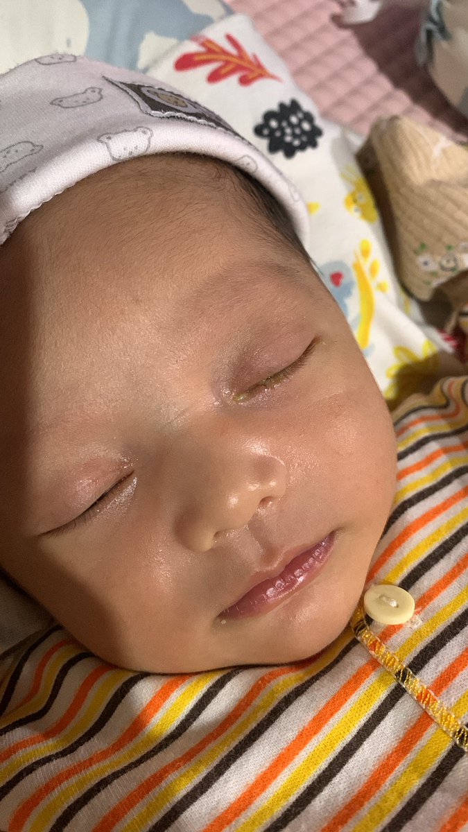 valentaita's tweet photo. rasa sakit di badan mama gaada apa apanya, pusing, lemas, sakit, mama lawan. asal km sehat, bahagia di dunia yg penuh drama ini ya dek. makasih udh pilih mama jd orgtua km. beribu kata maaf ga akan pernah cukup utk menebus semua kekurangan mama buat km, kita smsm belajar ya dek🫶🏻 https://t.co/LXkHGoIkc3
