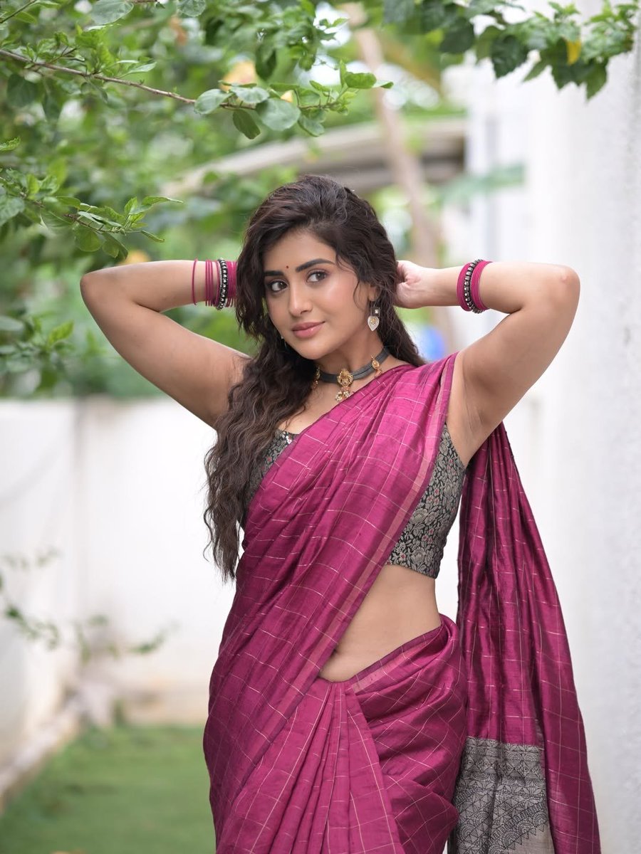 something_twit's tweet photo. Devotional mrng yet horny 🥵 like Rashi Singh 😋 https://t.co/JvlVihgKBa