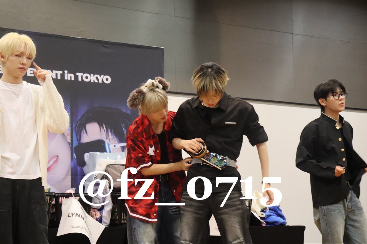 fz_0715's tweet photo. 260718

ジョーイーくんやリズハオくんが付けてくれてたスヌーピーのカチューシャとホンユーくんがつけてくれてたキティのカチューシャのテム主です！！これ付けてる写真や動画を持っていらっましゃいましたらぜひお声がけよろしくお願いします😭😭😭
 #MODYSSEY https://t.co/F1rQE4SBea