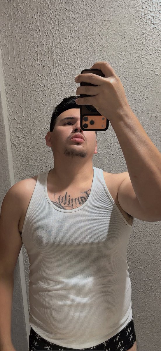 suarez_yeffry's tweet photo. #men  #latino https://t.co/L1LkZ9uXH9
